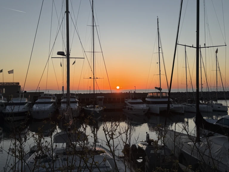 Bootverhuur San Vincenzo goedkoop Atlantis 425 SC