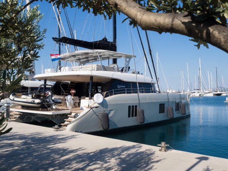 Catamaran te huur in Kaštel Gomilica voor de beste prijs