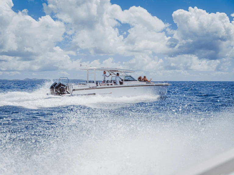 Motorboot te huur in Baie Nettlé voor de beste prijs