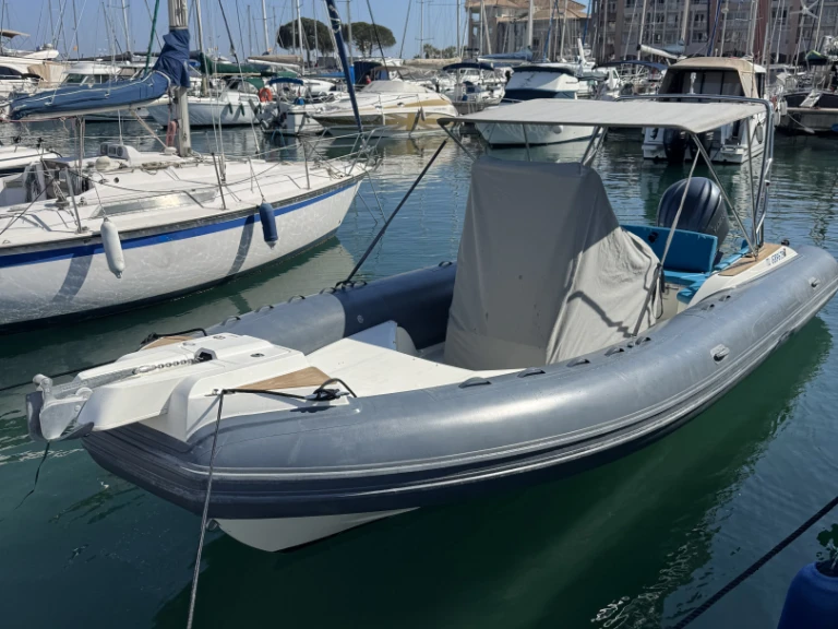 Huur een Capelli Tempest 775 Open in Fréjus