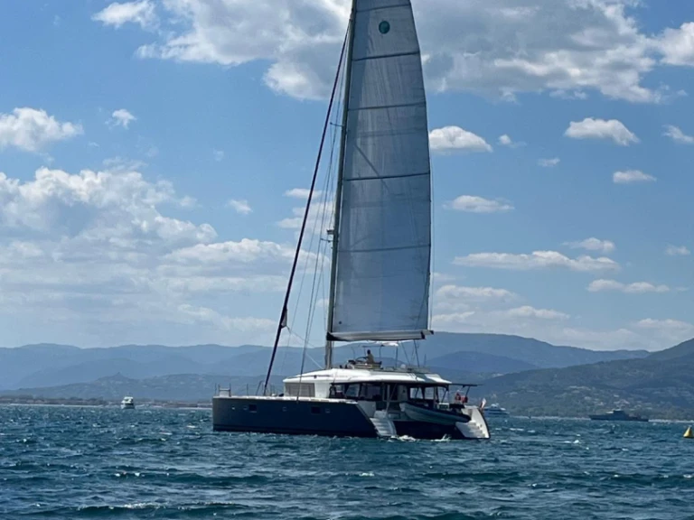 Verhuur Catamaran Lagoon met vaarbewijs