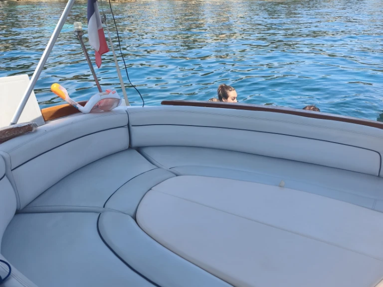 Verhuur Motorboot Jeanneau met vaarbewijs