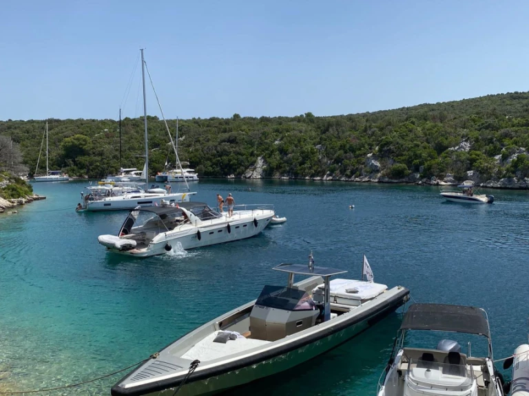 Huur een Wally Tender 45 in Hvar