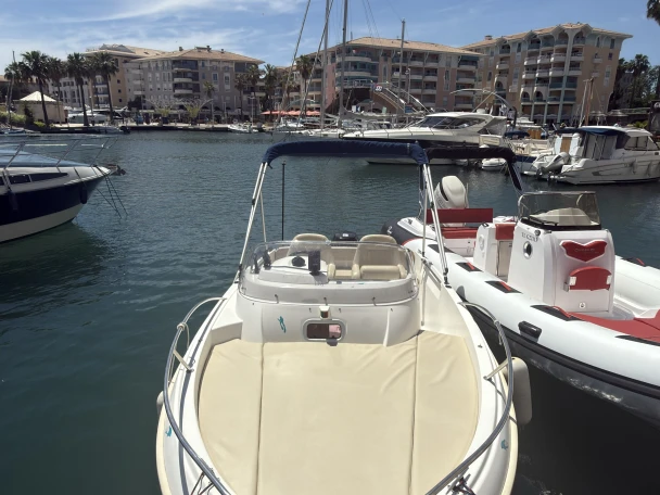 Motorboot te huur in Port Fréjus voor de beste prijs