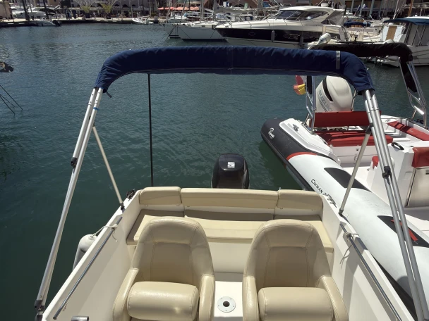 Verhuur Motorboot Jeanneau met vaarbewijs