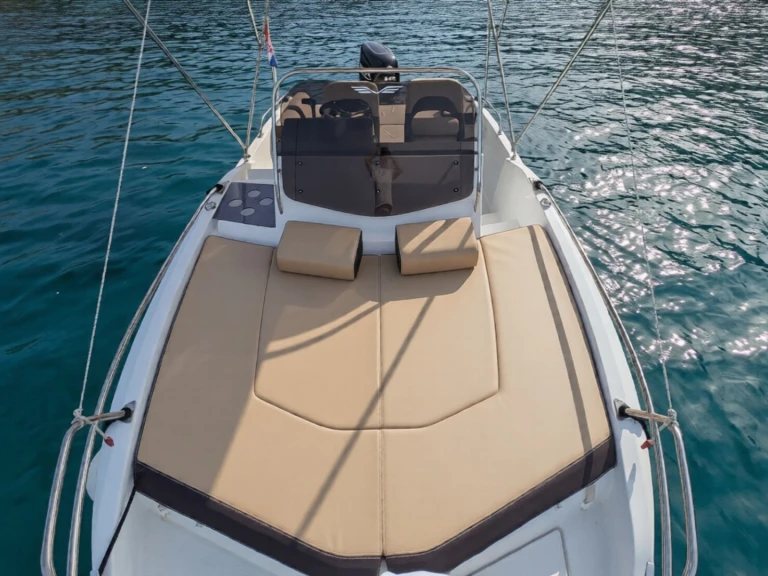 Verhuur Motorboot Bénéteau met vaarbewijs