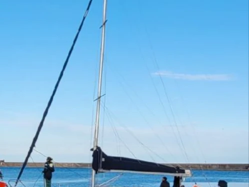 Huur een Jeanneau Selection 37 in Lorient