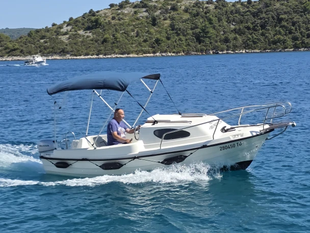 Verhuur Motorboot Adria met vaarbewijs