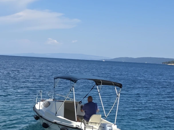 Motorboot te huur in Vinišće voor de beste prijs