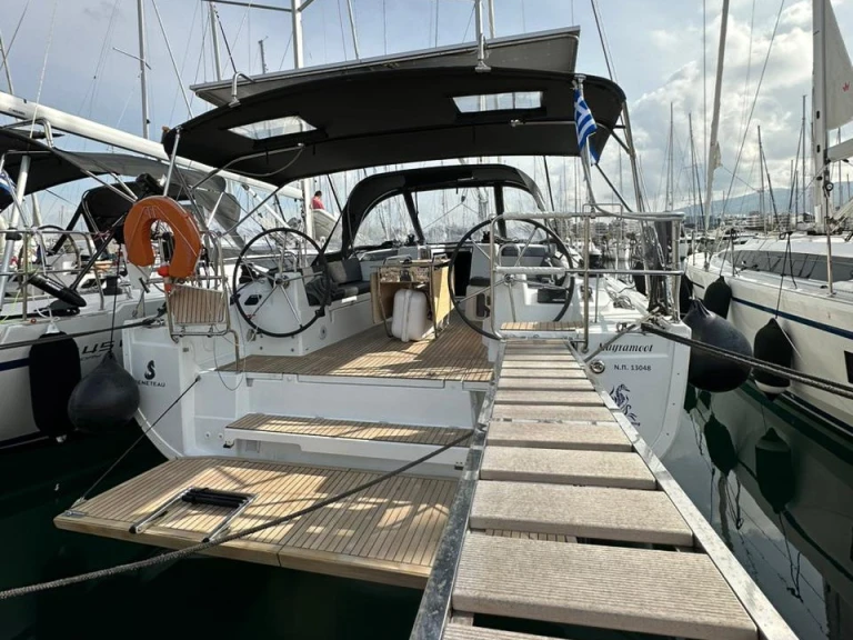 Huur een Bénéteau Oceanis 40.1 in Álimos