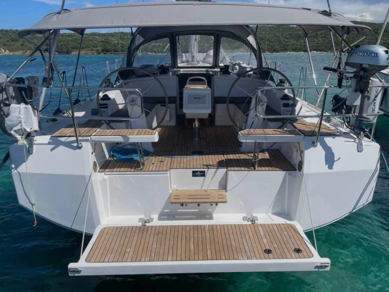 Huur een Bavaria Bavaria C42 /3cab in Skiathos