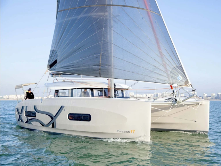 Verhuur Catamaran Excess met vaarbewijs