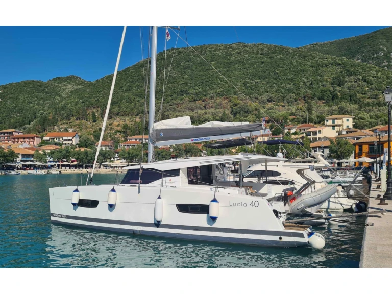Huur Catamaran met of zonder schipper Fountaine Pajot in Gouviá