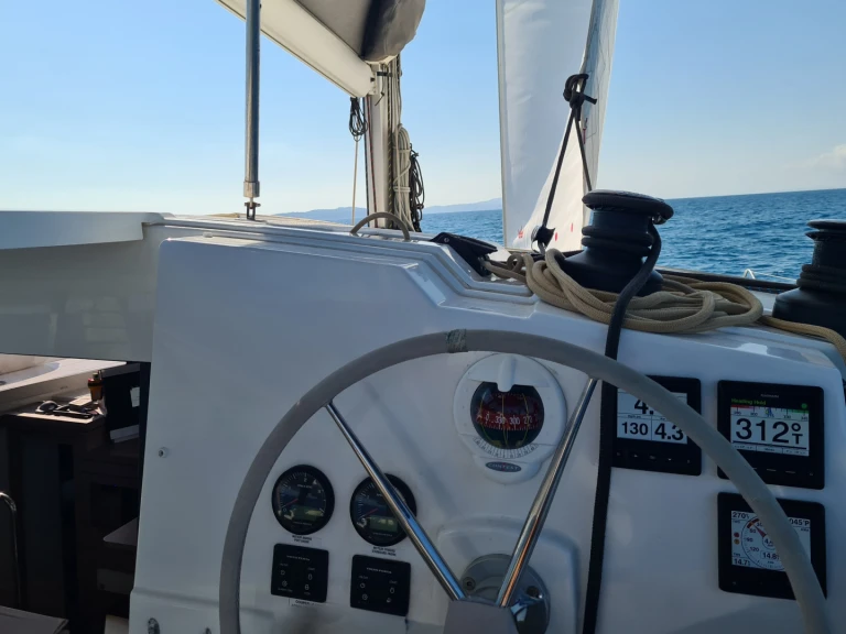 Catamaran te huur in Gouviá voor de beste prijs