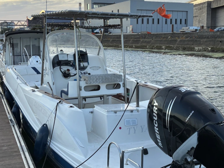 Bootverhuur Lorient goedkoop Quicksilver 800 Commander
