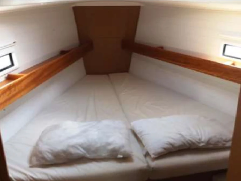 Bootverhuur Kalkara goedkoop Bavaria Cruiser 36 /3cab