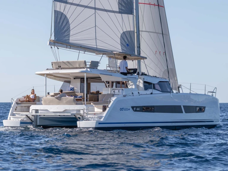 Catamaran te huur in Néa Péramos voor de beste prijs