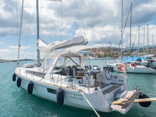 Bénéteau Oceanis 48 /5cab te huur van particulier of professional in Ávdira