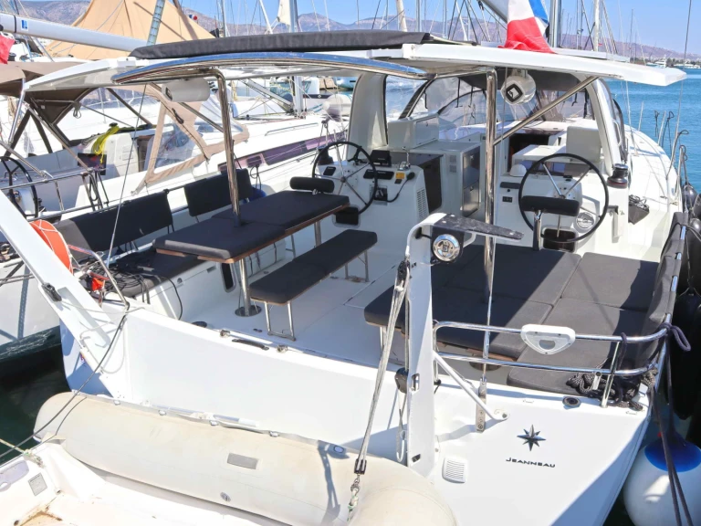 Bootverhuur Jeanneau Sun Loft 47 /7cab in Néa Péramos via SamBoat