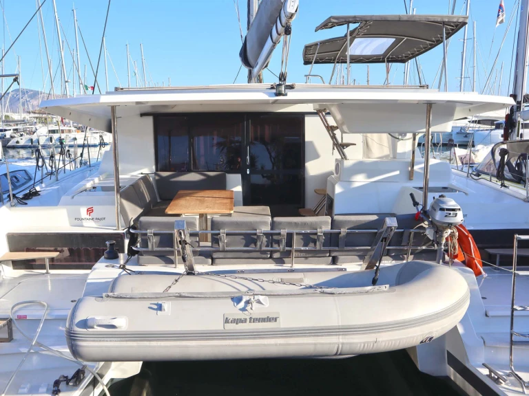 Catamaran te huur in Néa Péramos voor de beste prijs