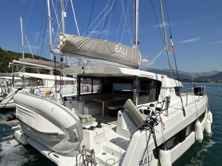 Catamaran te huur in Tivat voor de beste prijs