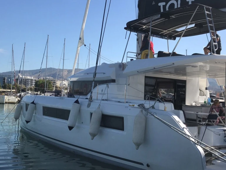 Verhuur Catamaran in Álimos - Lagoon Lagoon 50/6 cab