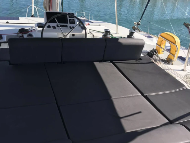 Bootverhuur Lagoon Lagoon 50/6 cab in Álimos via SamBoat
