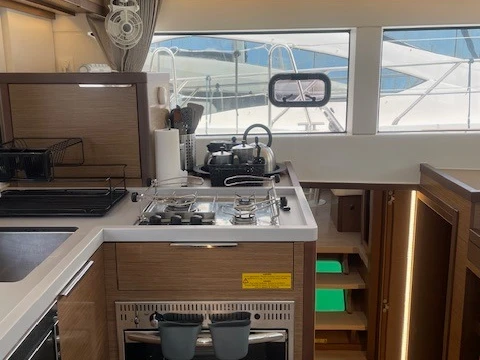 Huur Catamaran met of zonder schipper Lagoon in Álimos