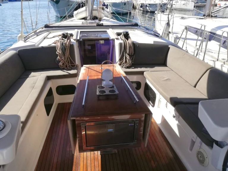 Verhuur Zeilboot in Kalkara - Dufour Dufour 520 Grand Large /5cab