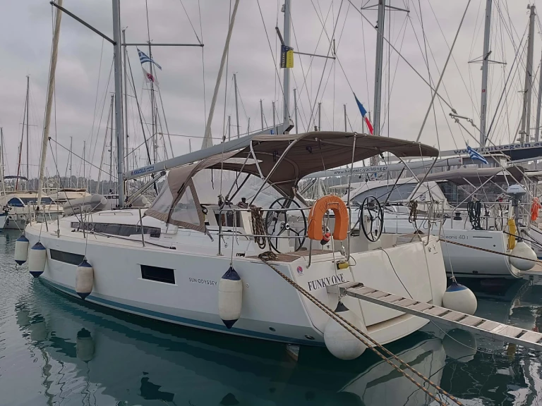 Jeanneau Sun Odyssey 440 (4cab) te huur van particulier of professional in Gouviá