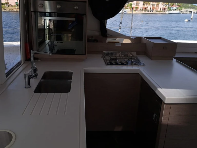 Bootverhuur Fountaine Pajot Astréa 42 Quatuor CAT/6 cab in Propriano via SamBoat