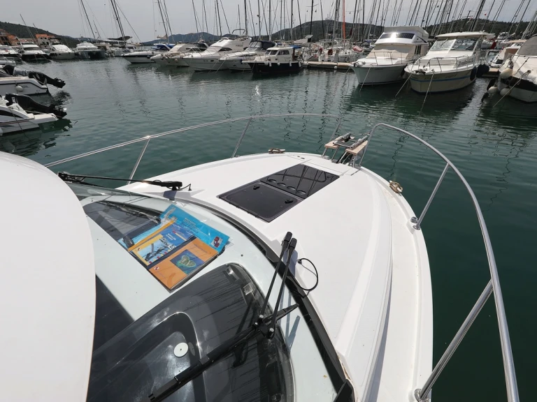 Verhuur Motorboot Bénéteau met vaarbewijs