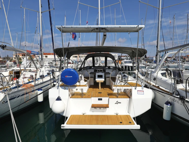 Huur een Bavaria Bavaria C38 in Biograd na Moru
