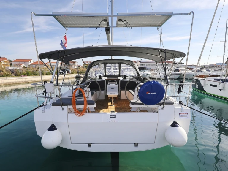 Huur een Bavaria Bavaria C42 in Biograd na Moru