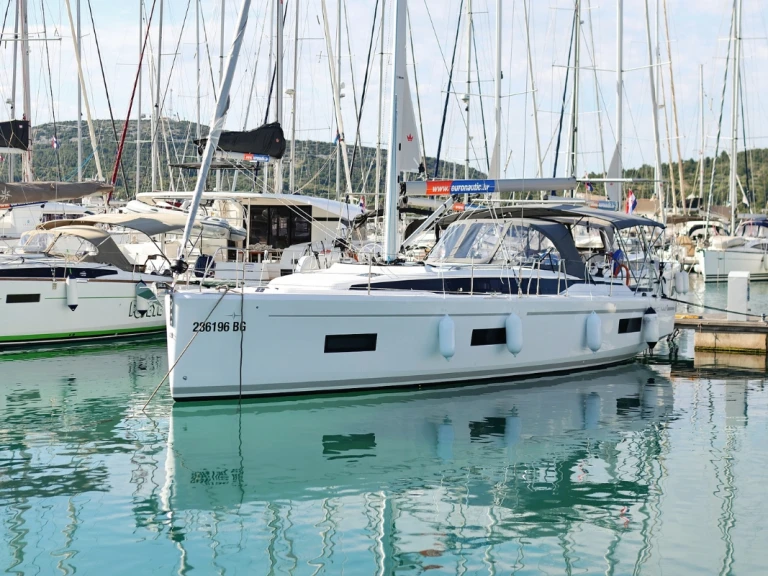 Bootverhuur Biograd na Moru goedkoop Bavaria C42