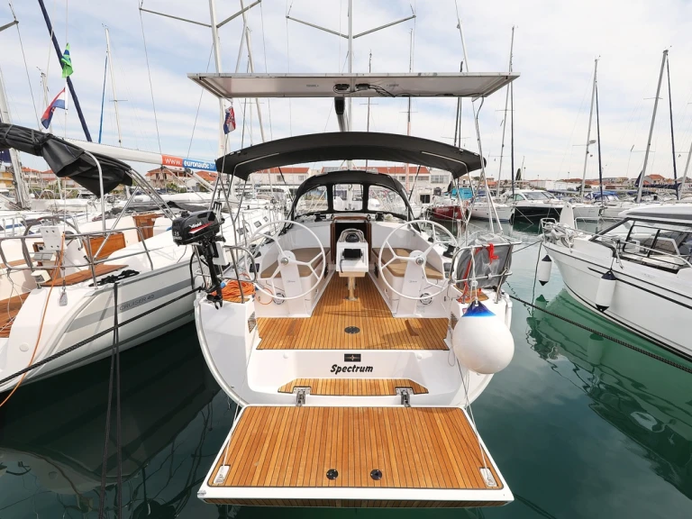 Verhuur Zeilboot in Biograd na Moru - Bavaria Cruiser 37
