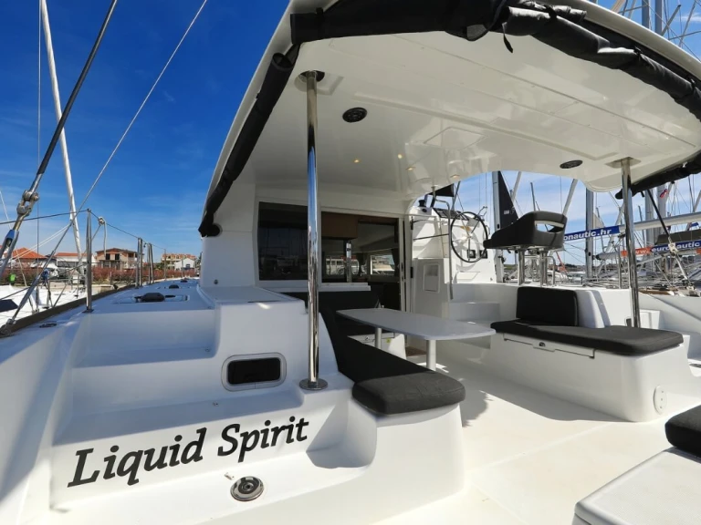 Verhuur Catamaran Lagoon met vaarbewijs