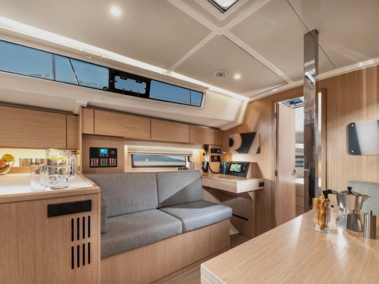Bootverhuur Skiathos goedkoop Bavaria C42 /3cab