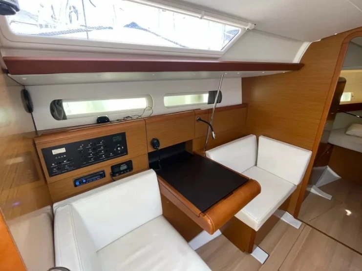 Huur een Jeanneau Sun Odyssey 419 /3cab in Paros (Eiland)