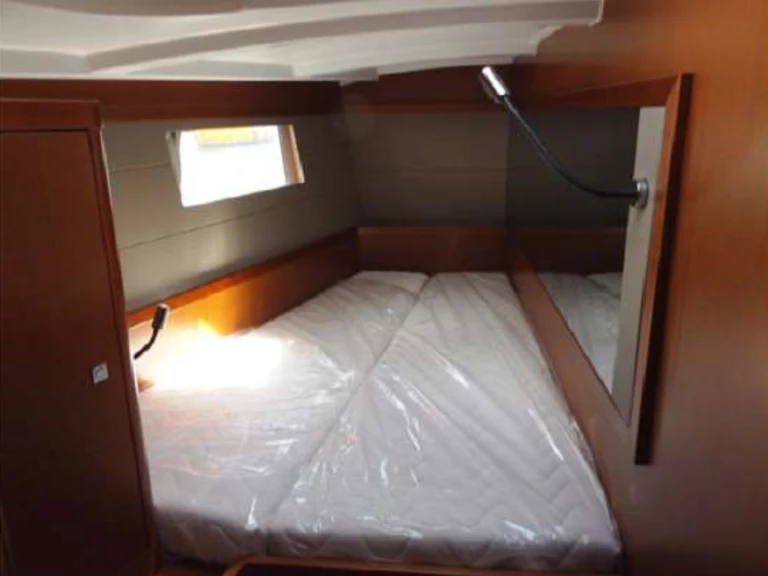 Huur een Bénéteau Oceanis 48 /5cab in Kalkara