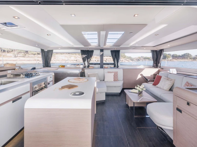 Huur Catamaran met of zonder schipper Fountaine Pajot in Néa Péramos