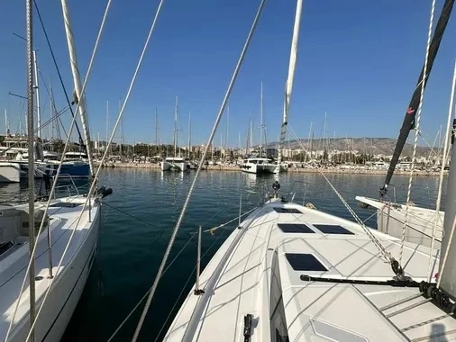Huur een Bavaria Bavaria C45 in Álimos