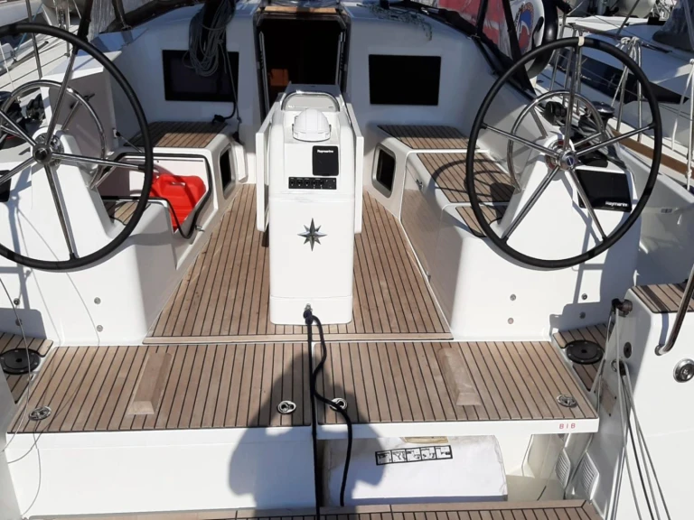 Bootverhuur Jeanneau Sun Odyssey 410 /3cab in Bormes-les-Mimosas via SamBoat