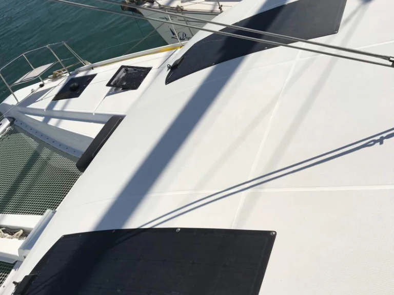 Huur een Lagoon Lagoon 50/6 cab in Álimos