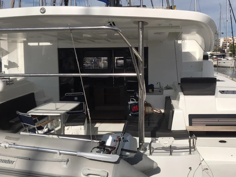 Verhuur Catamaran in Álimos - Lagoon Lagoon 50/6 cab