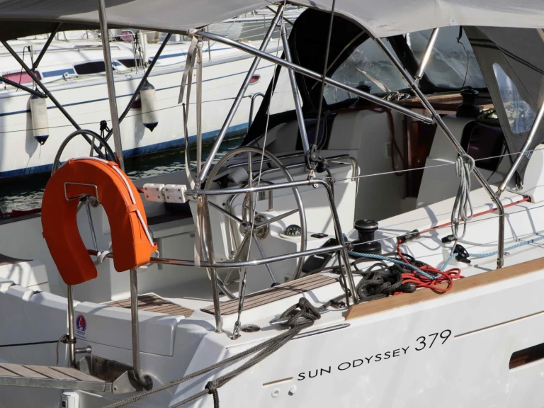 Verhuur Zeilboot in Álimos - Jeanneau Sun Odyssey 379