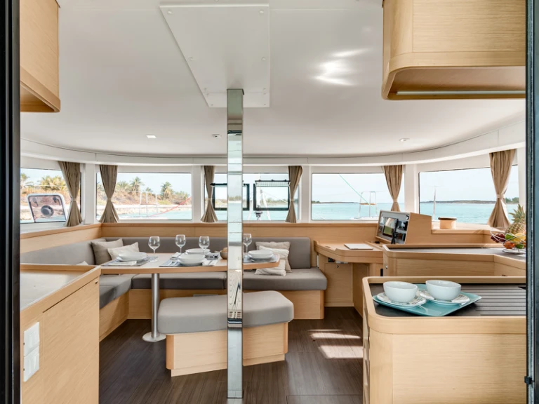 Bootverhuur Volos goedkoop Lagoon 42/6 cab