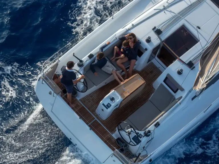 Jachthuur in Bormes-les-Mimosas - Jeanneau Sun Odyssey 410 /3cab via SamBoat