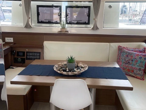 Bootverhuur Paros (Eiland) goedkoop Lagoon 40/4 cab