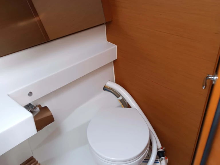 Jeanneau Sun Odyssey 440 (4cab) te huur van particulier of professional in Gouviá